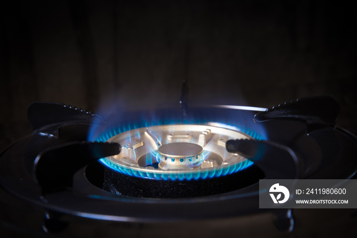 液化石油气能源厨房燃气炉火焰特写头火工作清洁新