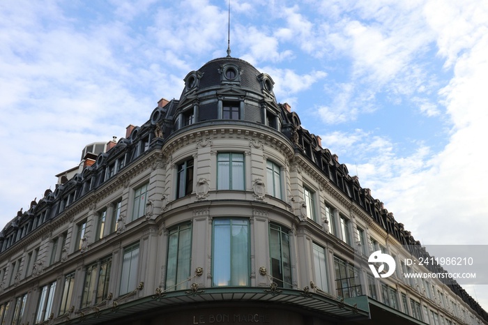 Le Bon Marché, grand magasin de produits de luxe, joaillerie et horlogerie, propriété du groupe LVMH