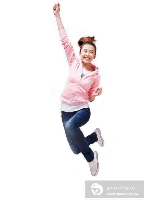 快乐的年轻女人跳跃