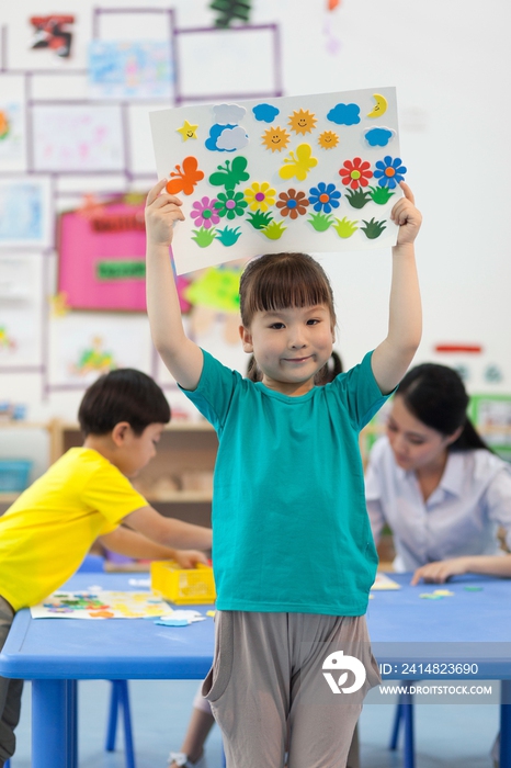 幼儿园儿童展示手工儿童画