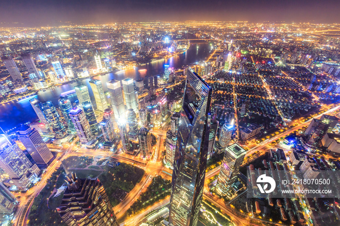 中国上海陆家嘴金融区夜间鸟瞰图