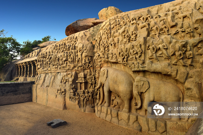 印度泰米尔纳德邦马哈巴利普兰的一座大型岩石浮雕Arjunas Penance