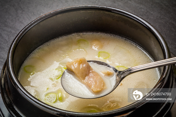 ソルロンタン　韓国のスープ　Korean white soup Seolleongtang