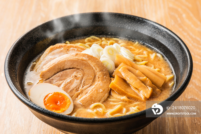 味噌ラーメン　Miso Ramen (Japanese soy bean noodle)