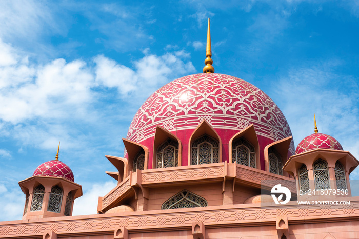 View of Putra Mosque (Masjid Putra) in Putrajaya, Malaysia