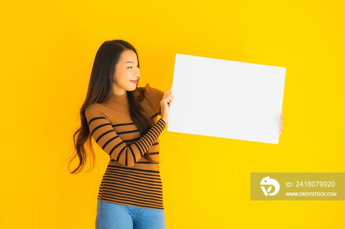 Portrait beautiful young asian woman with empty blank white card board for text