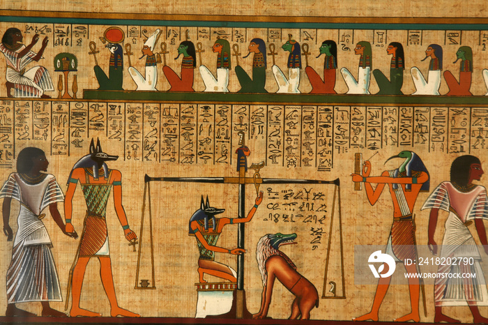 antico papiro egizio libro dei morti con divinita horos anubi