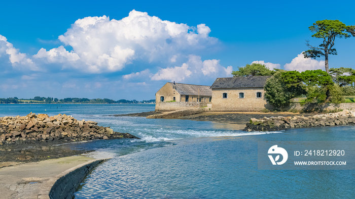 Berder island, in Brittany, in the Morbihan gulf, path covered by the sea at rising tide