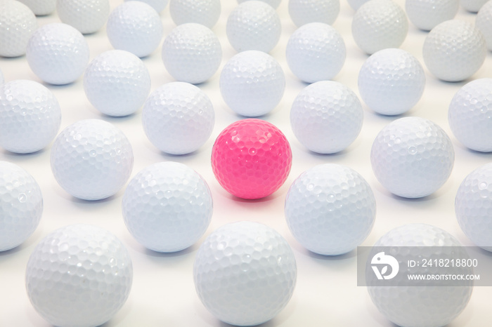 白色和粉色高尔夫球图案