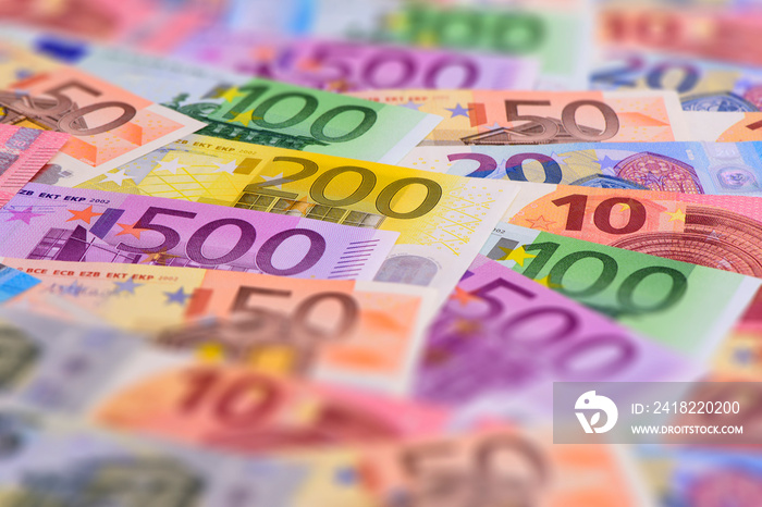 Viele Euro Banknoten als Kapital