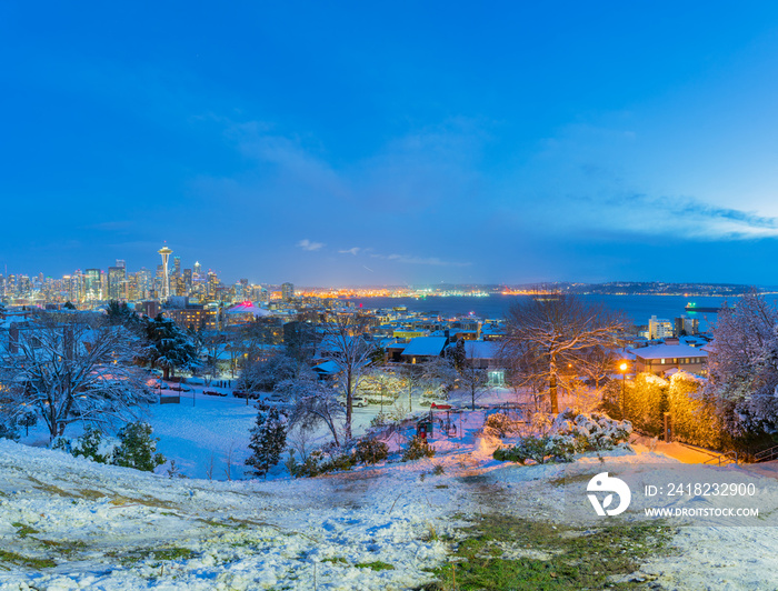 skyline of seattle in winter