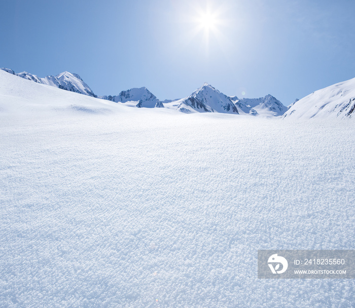 Gebirgslandschaft im Winter