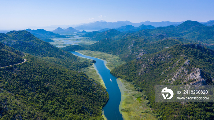 黑山斯卡达尔湖全景，著名的河流和山脉景点