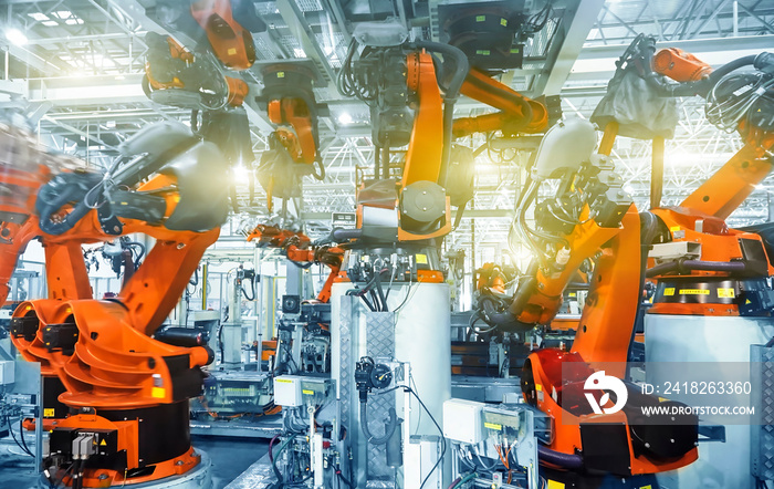 汽车制造厂的自动化机械臂正忙于装配线上的工作。