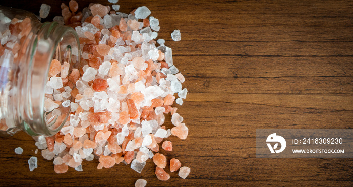 Close up pink and white natural Himalayan crystal rock mountain organic sea salt powder flake cook i