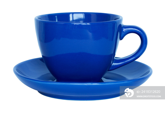 白色隔离的空蓝色杯子和茶托，带有剪裁路径