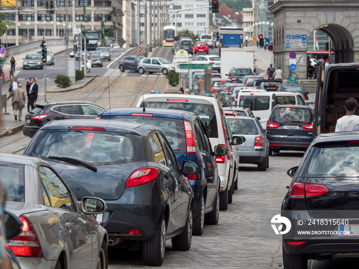 Linz, Verkehrsstau am Hauptplatz