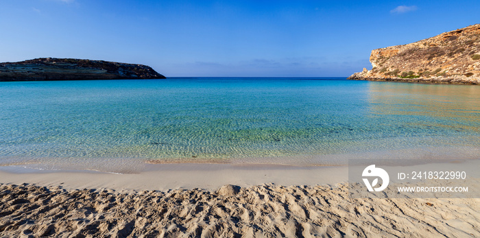 兰佩杜萨岛最著名的海景Spiaggia dei conigli，