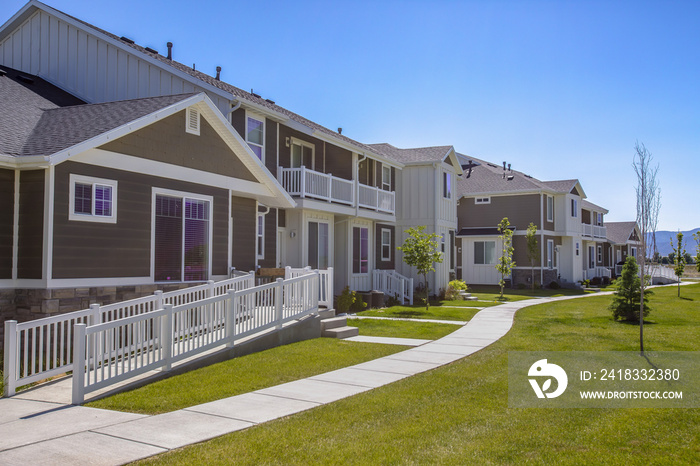 Townhouses in Utah Valley with lawn