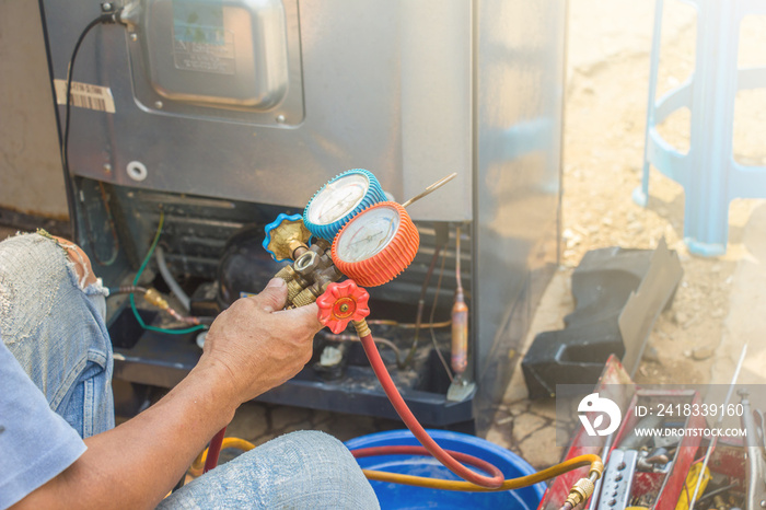 repair refrigerator job with pressure gauge , technician vacuum system refrigerator at maintenance s