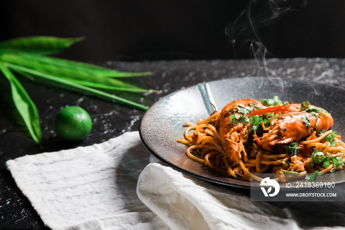 意式意粉汤汤，融合了意大利食物。也是泰国最受欢迎的食物。