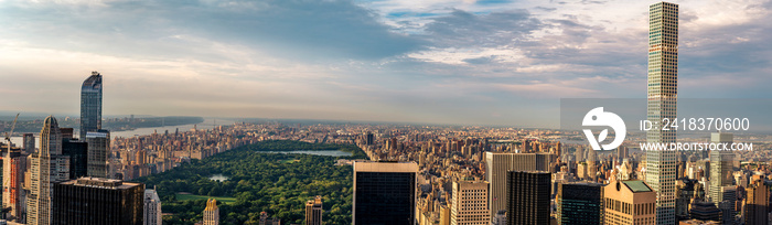 纽约中央公园的全景城市景观，从洛克菲勒建筑的Roc之巅俯瞰
