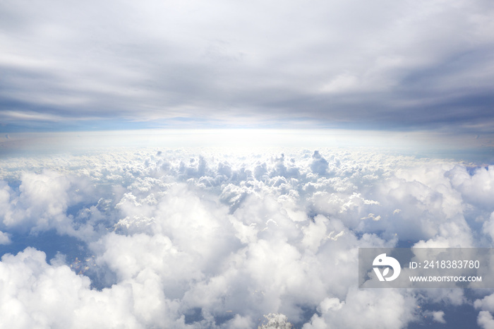 Horizonte fondo de cielo azul desde arriba. Concepto de Cielos. Concepto de viaje Avión