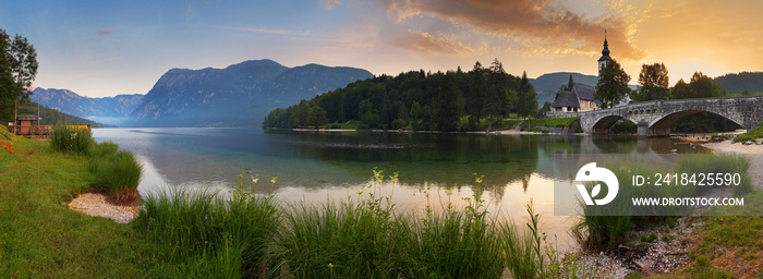 斯洛文尼亚的阿尔卑斯山脉——Bohinj湖，日出时的山景