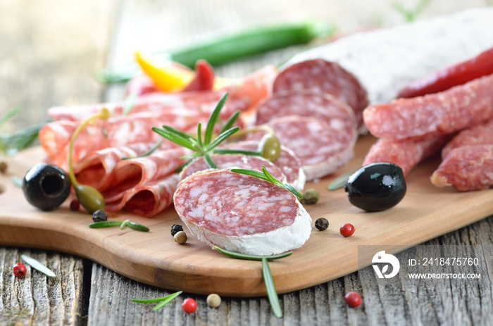 Rustikale Vesper和Salami