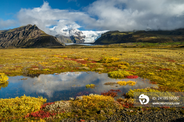 Farbenprächtige Herbst-Landschaft im Skaftafell Nationalpark, Südisland