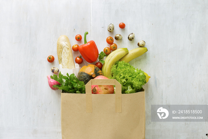 不同保健食品的俯视纸袋