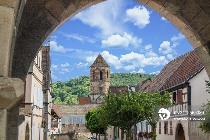 Le centre ville et les vignobles de Rosheim, Alsace, Bas Rhin