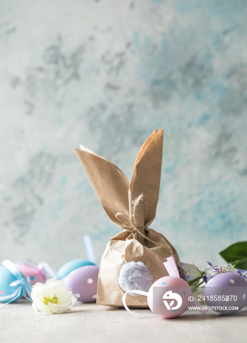 Pom-Pom复活节兔子工艺品。复活节兔子装饰纸礼物。彩色拉布DIY节日花环