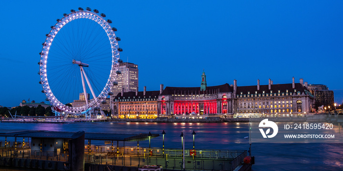 Night view of London eye