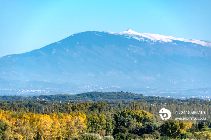 Mont Ventoux depuis les remparts dAvignon