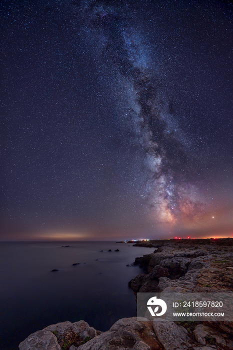 保加利亚黑海上空银河系的长时间曝光夜景