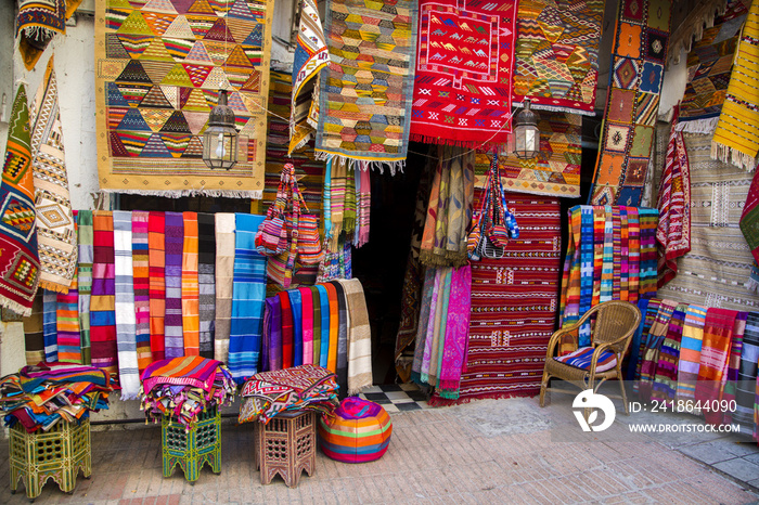 摩洛哥阿加迪尔市场上五颜六色的面料