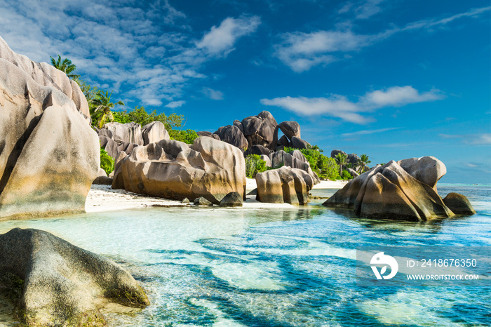 Anse Sous d'Argent海滩和花岗岩巨石