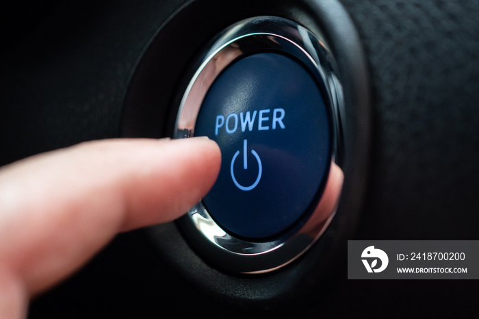 手动推动汽车发动机电源启动按钮关闭