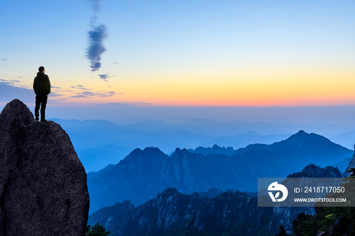 山顶上的人，概念场景