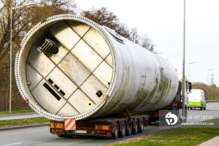 transportation of bulky cargo by road with a special adapted trailer