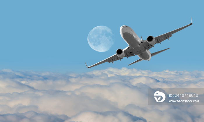 满月时云中的白色客机-航空运输本次ima的要素