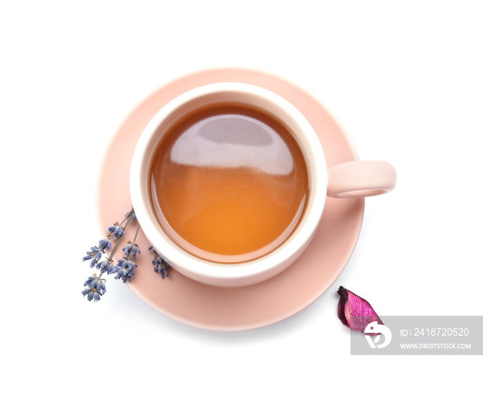 一杯白底淡紫色热茶