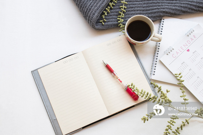 笔记本计划器，热咖啡商务工作日历，冬季针织羊毛围巾