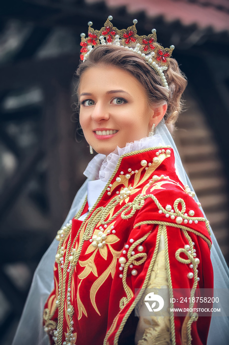 Queen in the red dress