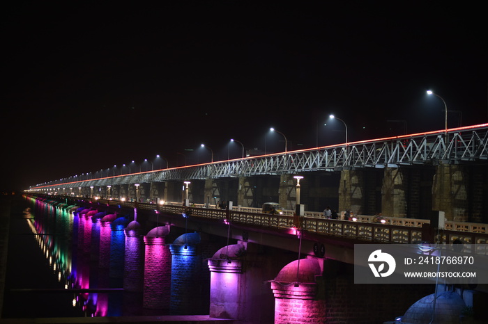 印度安得拉邦维贾亚瓦达Prakasam拦河坝路夜景