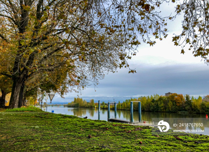 Blick auf die Mosel in der französischen Stadt Thionville