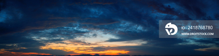 Himmel bei Abenddämmerung