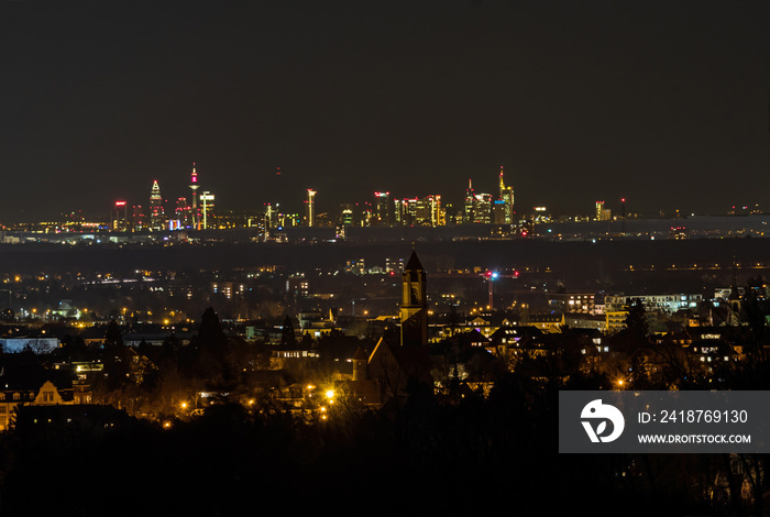 Blick über Darmstadt auf die Skyline von Frankfurt am Main in Hessen, Deutschland