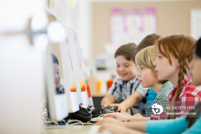 elementary students in computer lab